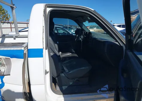 2001 Chevrolet Silverado 1500 from USA, damaged, VIN 1GCEC14W01Z142489